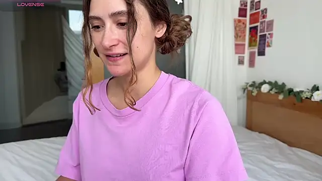 Snapshot of cutiemari chatting on 07.18.26 cutiemari online show from 07.18.26