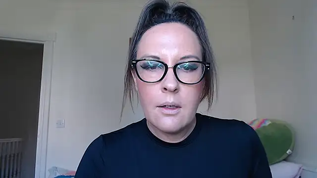 Snapshot of PsychicDominatrix chatting on 06.25.26 PsychicDominatrix online show from 06.25.26