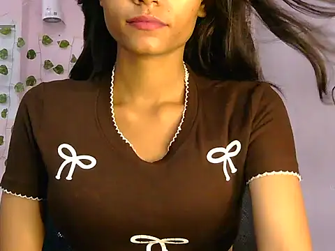 Snapshot of angelpriya_ chatting on 05.05.26 angelpriya online show from 05.05.26