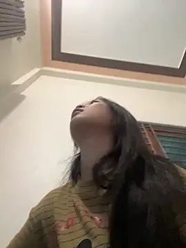 Snapshot of Lyn-be99 chatting on 02.25.26 Lyn-be99 online show from 02.25.26