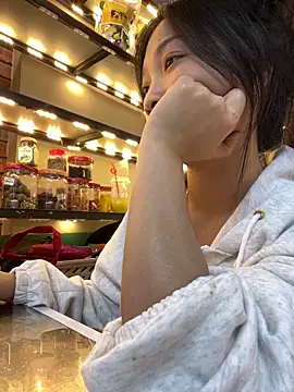 Snapshot of Lyn-be99 chatting on 05.06.26 Lyn-be99 online show from 05.06.26