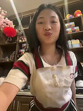 Snapshot of Lyn-be99 chatting on 05.22.26 Lyn-be99 online show from 05.22.26