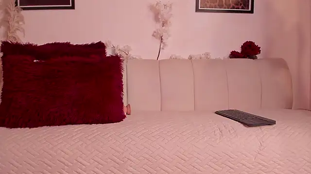 Snapshot of Naomi_bennet chatting on 02.18.26 Naomi bennet online show from 02.18.26