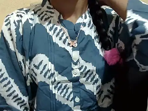 Snapshot of Khushi_v chatting on 02.05.26 Khushi v online show from 02.05.26