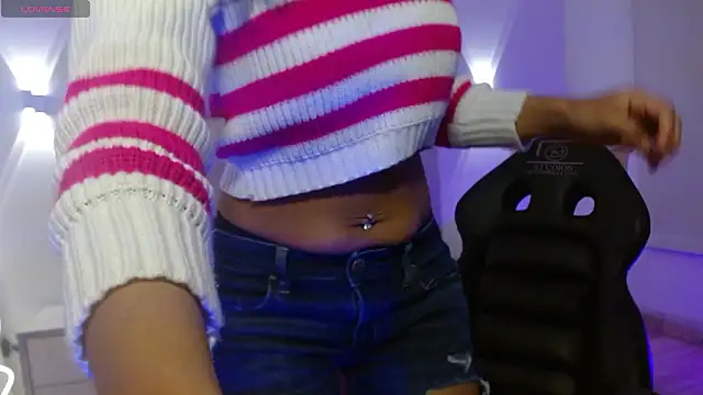 Snapshot of TINY_TAY chatting on 02.23.26 TINY TAY online show from 02.23.26