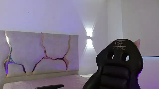 Snapshot of TINY_TAY chatting on 03.04.26 TINY TAY online show from 03.04.26