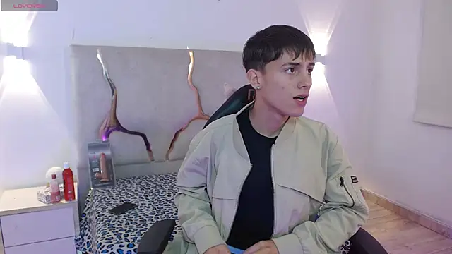 Snapshot of EVAN_TAY chatting on 02.17.26 EVAN TAY online show from 02.17.26