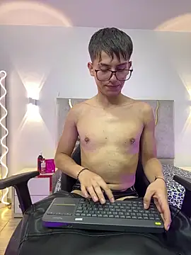 Snapshot of EVAN_TAY chatting on 03.02.26 EVAN TAY online show from 03.02.26