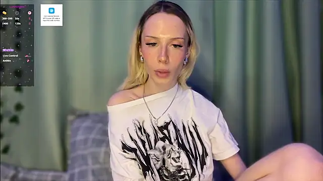 Snapshot of DellaCampbell chatting on 03.04.26 DellaCampbell online show from 03.04.26