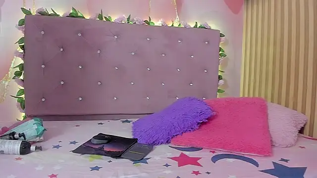 Melanie  Evans online show from 04.21.26