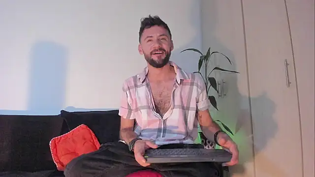 Snapshot of Erickpritz_xh chatting on 05.15.26 Erickpritz xh online show from 05.15.26