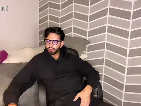 Snapshot of thomass1018 chatting on 02.13.26 thomass1018 online show from 02.13.26