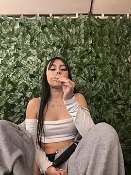 Snapshot of scarlett_pinkk1 chatting on 02.04.26 scarlett pinkk1 online show from 02.04.26