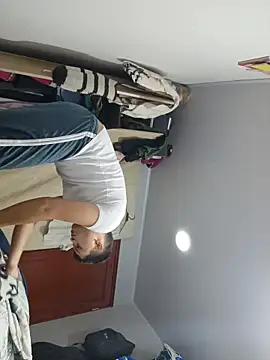Snapshot of Andres_medi32 chatting on 02.10.26 Andres medi32 online show from 02.10.26
