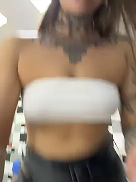 Snapshot of KishaMur chatting on 02.18.26 KishaMur online show from 02.18.26