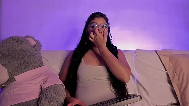 Snapshot of ViolettM chatting on 02.12.26 ViolettM online show from 02.12.26