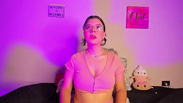 Snapshot of ViolettM chatting on 03.09.26 ViolettM online show from 03.09.26