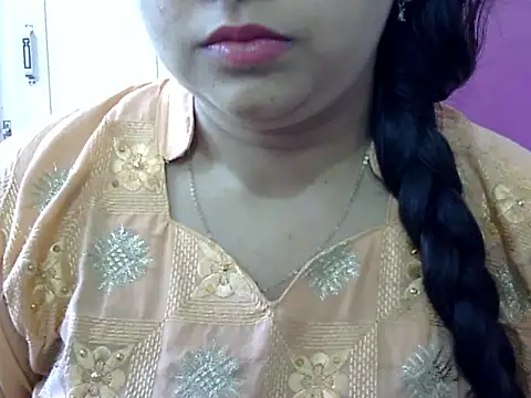 Snapshot of Cute_Aliyaa chatting on 05.01.26 Cute Aliyaa online show from 05.01.26