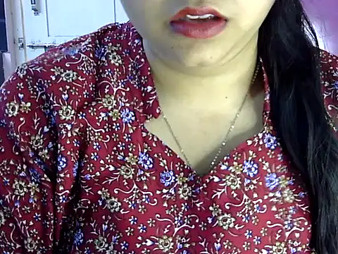 Snapshot of Cute_Aliyaa chatting on 06.02.26 Cute Aliyaa online show from 06.02.26