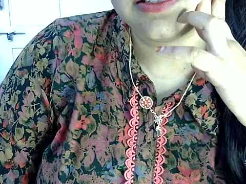 Snapshot of Cute_Aliyaa chatting on 06.13.26 Cute Aliyaa online show from 06.13.26