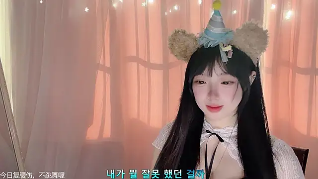 LovelyXiaoYi online show from 02.12.26