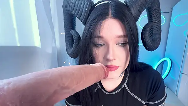 Morrigan Palmerr online show from 03.24.26