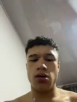Snapshot of Dominik_Souza chatting on 06.28.26 Dominik Souza online show from 06.28.26