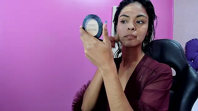 Tiara Latina online show from 02.06.26