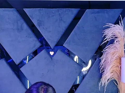 KylieWhitee online show from 03.04.26