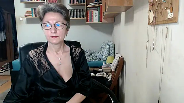 Snapshot of katemodel chatting on 09.16.25 katemodel online show from 09.16.25