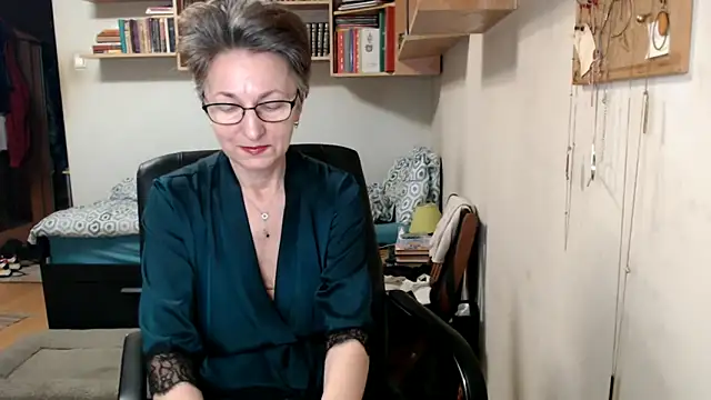 Snapshot of katemodel chatting on 09.18.25 katemodel online show from 09.18.25