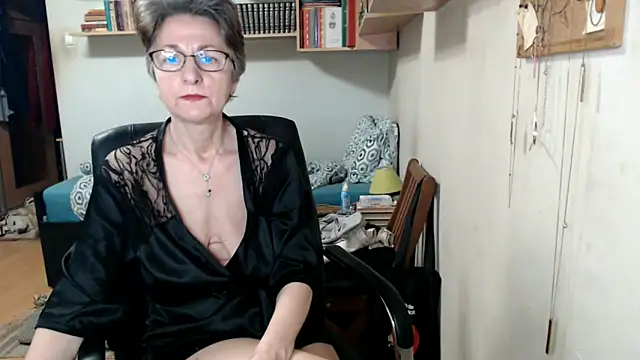 Snapshot of katemodel chatting on 09.25.25 katemodel online show from 09.25.25