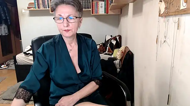 Snapshot of katemodel chatting on 10.01.25 katemodel online show from 10.01.25