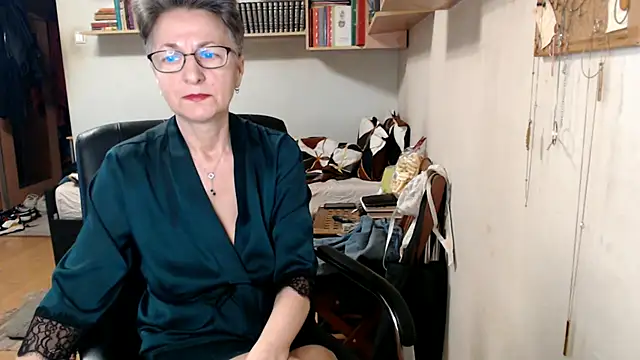 Snapshot of katemodel chatting on 10.02.25 katemodel online show from 10.02.25