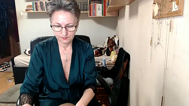 Snapshot of katemodel chatting on 10.07.25 katemodel online show from 10.07.25