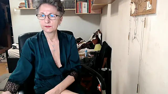 Snapshot of katemodel chatting on 10.12.25 katemodel online show from 10.12.25