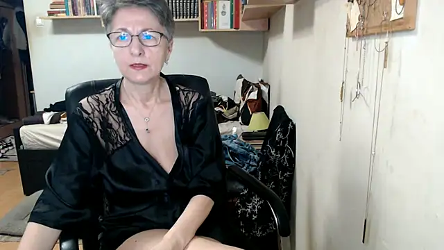 Snapshot of katemodel chatting on 10.17.25 katemodel online show from 10.17.25