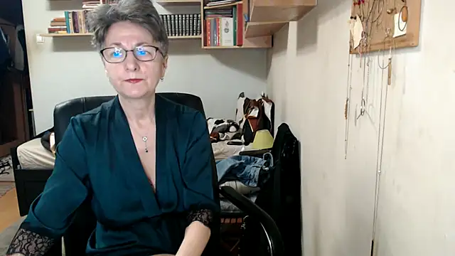Snapshot of katemodel chatting on 10.19.25 katemodel online show from 10.19.25