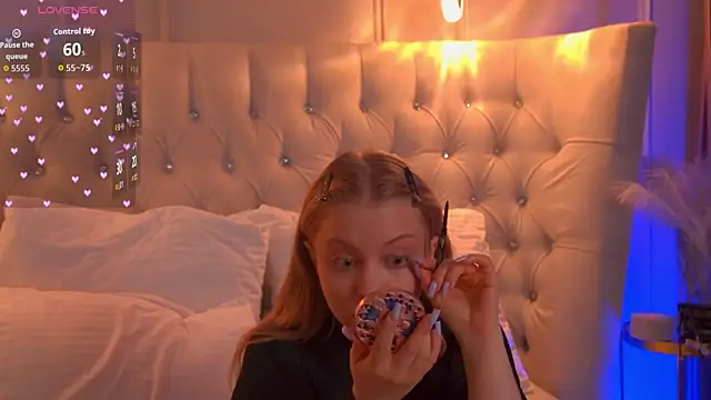 MollyHilton online show from 04.19.26