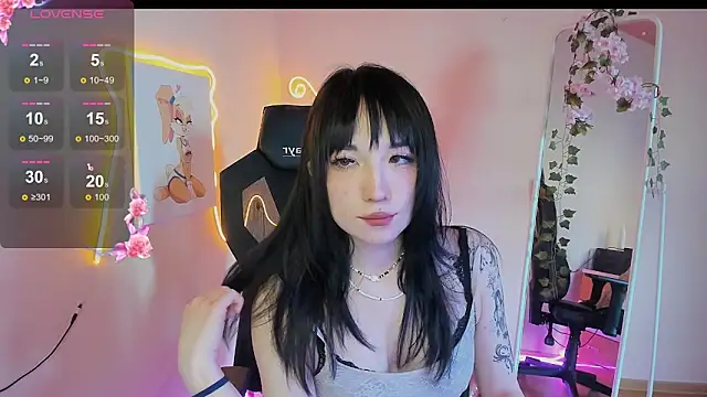 AliceeinWonderlanddd online show from 04.21.26