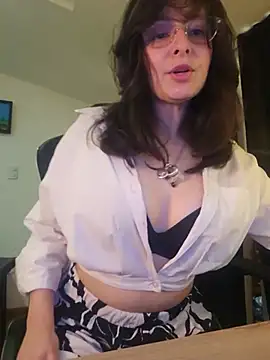 Snapshot of RoxanneRiddle69 chatting on 06.22.26 RoxanneRiddle69 online show from 06.22.26