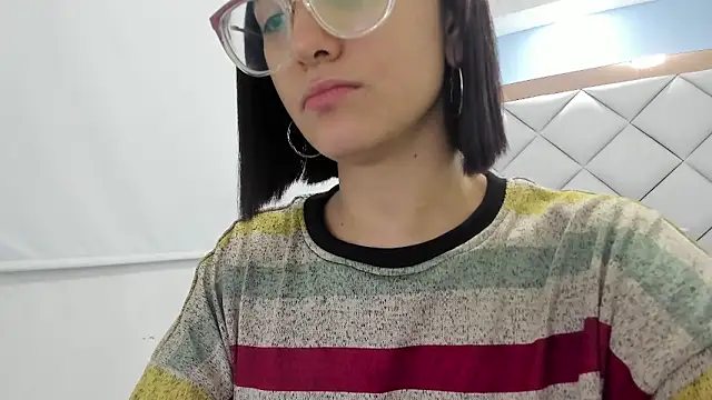 Snapshot of crystalstonee chatting on 04.29.26 crystalstonee online show from 04.29.26