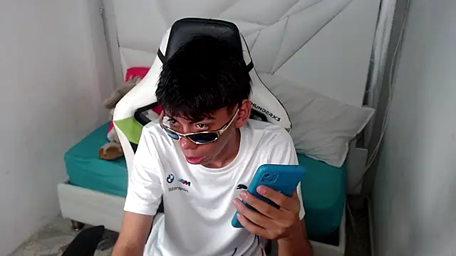 Liarr  online show from 04.21.26