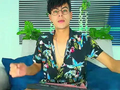 ThiiagoSaeenz online show from 02.05.26