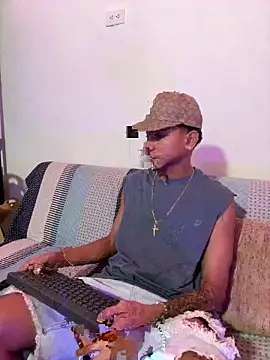 Snapshot of paulhot11 chatting on 04.26.26 paulhot11 online show from 04.26.26