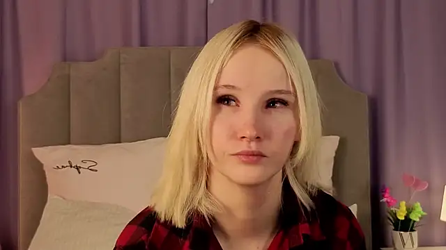 CrystalLili online show from 04.18.26