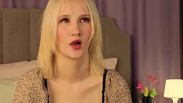 CrystalLili online show from 04.21.26