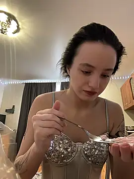 MiaTee online show from 02.01.26