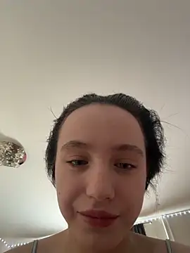 MiaTee online show from 02.04.26