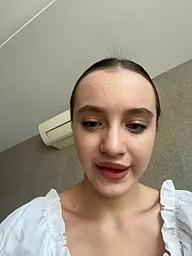 MiaTee online show from 04.08.26